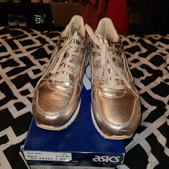 ASICS - Picture 2 of 8